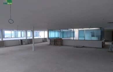 Imagem: Salão à venda, 500m², com 8 vagas cobertas e terraço, no