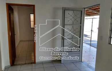 Imagem: A casa possui 2 Dormitórios, 1 Banheiro, 1 Vaga na garagem