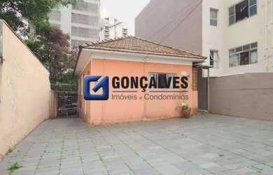 Imagem: A casa possui 3 Dormitórios, 2 Banheiros, 5 Vagas na garagem