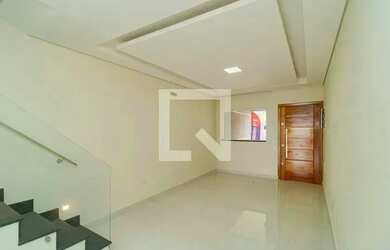 Imagem: A casa possui 3 Dormitórios, 4 Banheiros, 2 Vagas na garagem