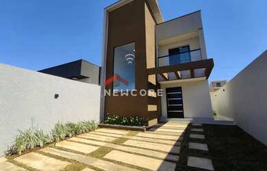 Imagem: A casa possui 3 Dormitórios, 3 Banheiros, 2 Vagas na garagem