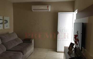 Imagem: A casa em condomínio possui 3 Dormitórios, 2 Vagas na garagem