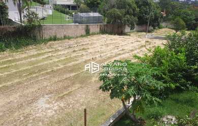 Imagem: O terreno à venda possui e está localizado em Parque Village