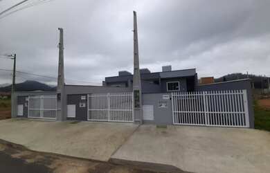 Imagem: A casa possui 1 Dormitório, 1 Banheiro, 2 Vagas na garagem