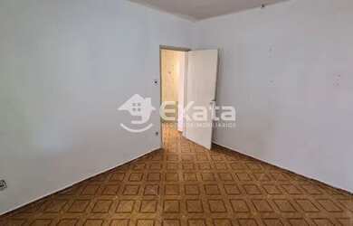 Imagem: A casa possui 2 Dormitórios, 1 Banheiro, 3 Vagas na garagem