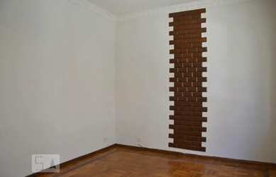 Imagem: A casa possui 2 Dormitórios, 2 Banheiros, 1 Vaga na garagem