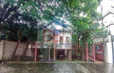 Imagem: A casa possui 5 Dormitórios, 3 Banheiros, 5 Vagas na garagem