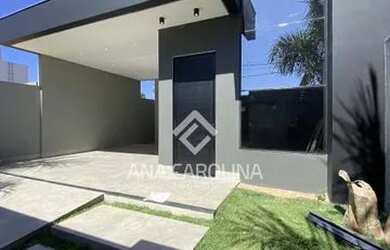 Imagem: A casa possui 3 Dormitórios, 2 Banheiros, 2 Vagas na garagem