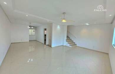 Imagem: A casa possui 3 Dormitórios, 5 Banheiros, 4 Vagas na garagem