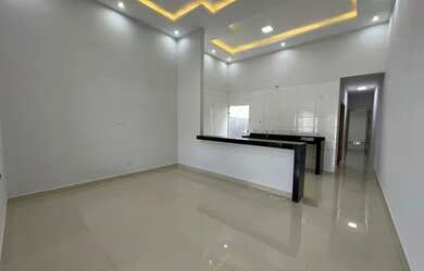 Imagem: A casa possui 2 Dormitórios, 2 Banheiros, 2 Vagas na garagem