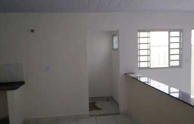 Imagem: A casa possui 2 Dormitórios, 1 Banheiro, 1 Vaga na garagem