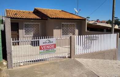 Imagem: A casa possui 3 Dormitórios, 1 Banheiro, 1 Vaga na garagem