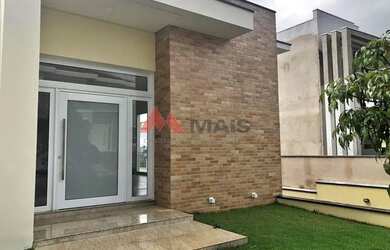 Imagem: A casa em condomínio possui 4 Dormitórios, 5 Banheiros, 4