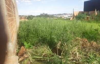 Imagem: O terreno possui 125m² de Área e Área de serviço e está