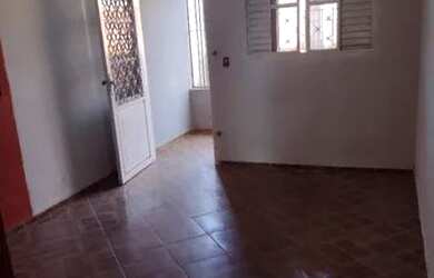 Imagem: A casa possui 2 Dormitórios, 1 Banheiro, 5 Vagas na garagem