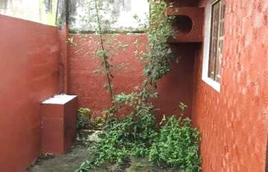 Imagem: A casa possui 2 Dormitórios, 1 Banheiro, 1 Vaga na garagem