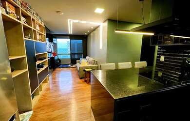 Imagem: O apartamento possui 2 Dormitórios, 1 Banheiro, 1 Vaga na garagem