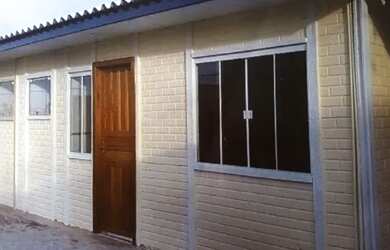 Imagem: A casa possui 2 Dormitórios, 1 Banheiro, 1 Vaga na garagem