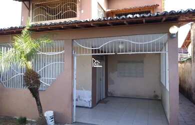 Imagem: A casa possui 3 Dormitórios, 3 Banheiros, 2 Vagas na garagem