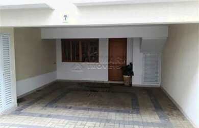 Imagem: A casa possui 3 Dormitórios, 2 Banheiros, 2 Vagas na garagem