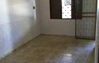 Imagem: A casa possui 1 Dormitório e 1 Vaga na garagem e está localizado