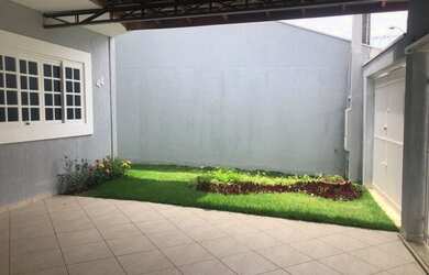 Imagem: A casa possui 5 Dormitórios, 4 Banheiros, 3 Vagas na garagem