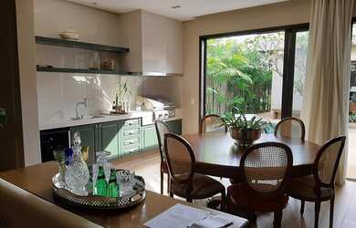 Imagem: A casa em condomínio possui 4 Dormitórios, 5 Banheiros, 4