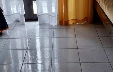 Imagem: A casa possui 2 Dormitórios e 1 Vaga na garagem e está localizado