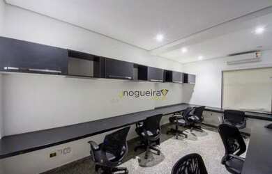 Imagem: O depósito possui 5 Vagas na garagem, 24m² de Área e está