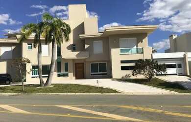 Imagem: A casa em condomínio possui 4 Dormitórios, 5 Banheiros, 4