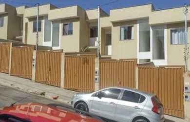 Imagem: A casa possui 3 Dormitórios, 1 Banheiro, 1 Vaga na garagem