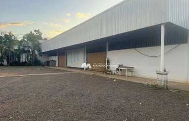 Imagem: O depósito possui 5 Vagas na garagem, 1.066m² de Área e