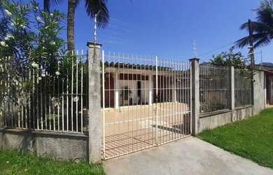 Imagem: A casa possui 5 Dormitórios, 5 Banheiros, 3 Vagas na garagem