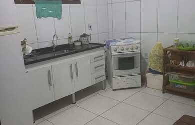 Imagem: A casa possui 1 Dormitório, 1 Banheiro, 4 Vagas na garagem