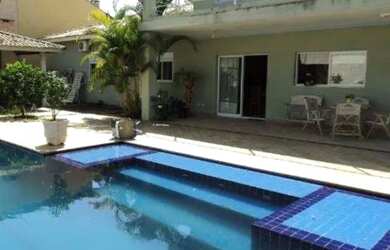 Imagem: A casa em condomínio possui 3 Dormitórios, 1 Banheiro, 220m²