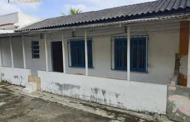 Imagem: A casa possui 1 Dormitório, 1 Banheiro, 1 Vaga na garagem