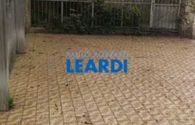 Imagem: A casa possui 3 Dormitórios, 2 Banheiros, 5 Vagas na garagem