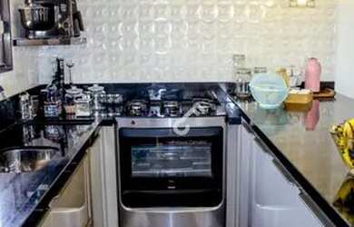 Imagem: A casa em condomínio possui 3 Dormitórios, 1 Banheiro, 2 Vagas