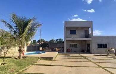 Imagem: A casa em condomínio possui 3 Dormitórios, 2 Banheiros, 5