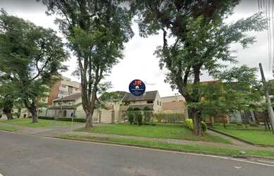 Imagem: A casa possui 3 Dormitórios, 2 Banheiros, 3 Vagas na garagem