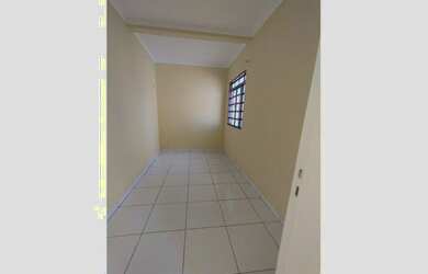 Imagem: A casa em condomínio possui 2 Dormitórios, 1 Banheiro, 2 Vagas