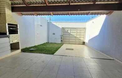 Imagem: A casa possui 2 Dormitórios, 1 Banheiro, 1 Vaga na garagem