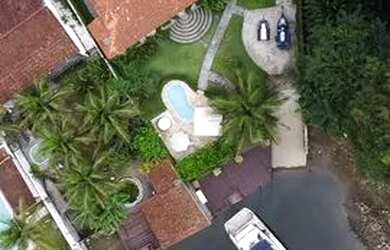 Imagem: A casa possui 5 Dormitórios, 5 Banheiros, 5 Vagas na garagem