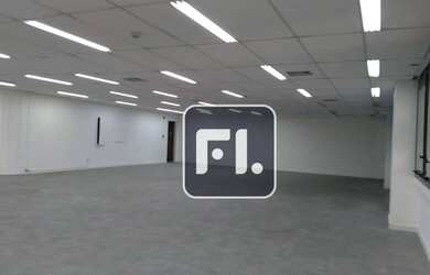 Imagem: O depósito possui 5 Vagas na garagem e 535m² de Área e está