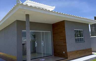 Imagem: A casa possui 2 Dormitórios, 2 Banheiros, 2 Vagas na garagem