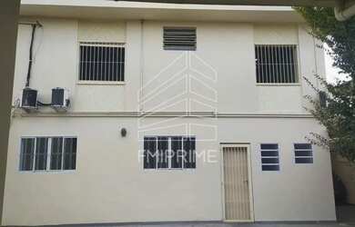 Imagem: O depósito possui 5 Vagas na garagem, 250m² de Área e está