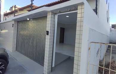 Imagem: A casa possui 3 Dormitórios, 3 Banheiros, 2 Vagas na garagem