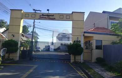 Imagem: A casa possui 3 Dormitórios, 1 Banheiro, 2 Vagas na garagem