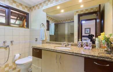 Imagem 16: MARAVILHOSA CASA À VENDA NO BAIRRO SANTA FELICIDADE COM TERRENO DE 2.827,00...