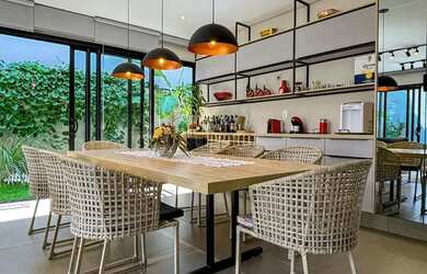 Imagem: A casa em condomínio possui 3 Dormitórios, 2 Banheiros, 4